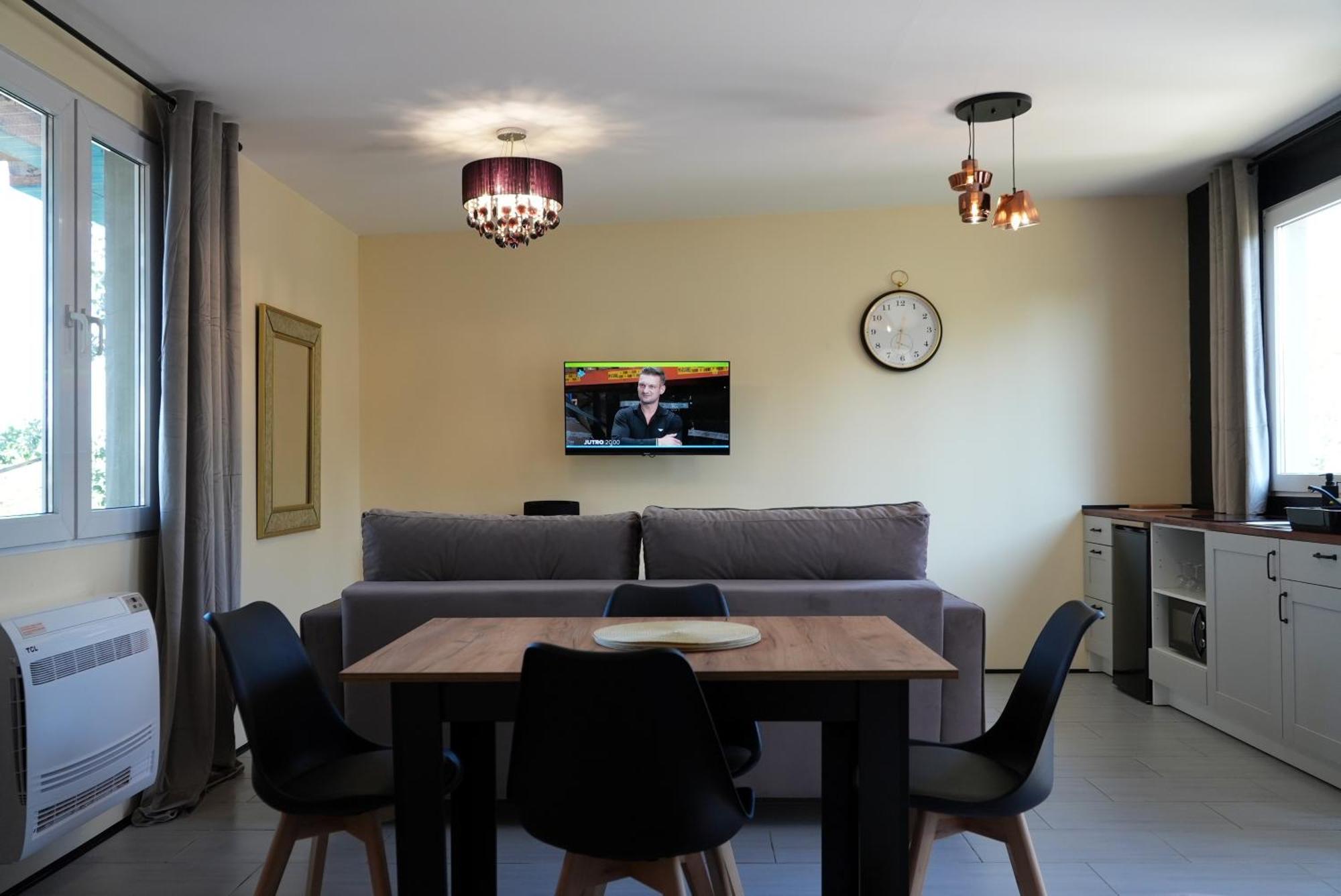 "Route 62" Airport Modlin Villa Golawin Exteriör bild